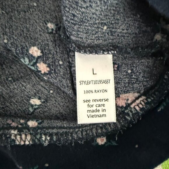 Active USA floral button down short sleeve crop top with bow in navy size large - Picture 8 of 11